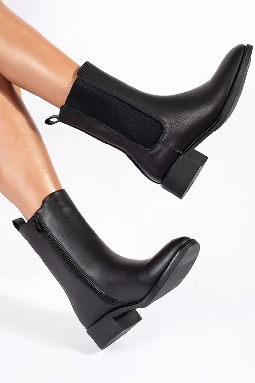 Chaussures pour femmes noires sur un... Chaussures pour femmes noires sur un...