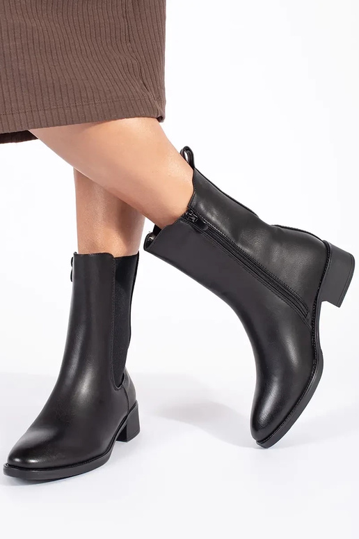 Chaussures pour femmes noires sur un... Chaussures pour femmes noires sur un...