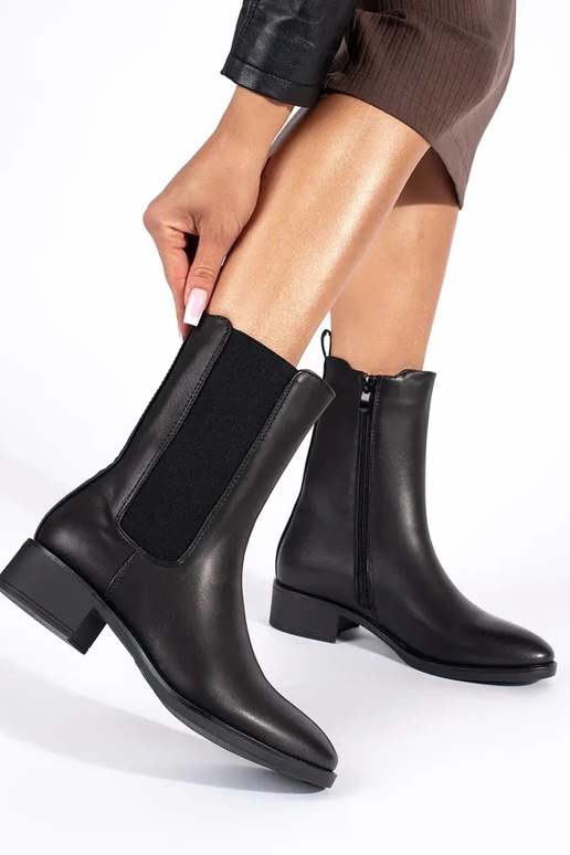 Chaussures pour femmes noires sur un... Chaussures pour femmes noires sur un...