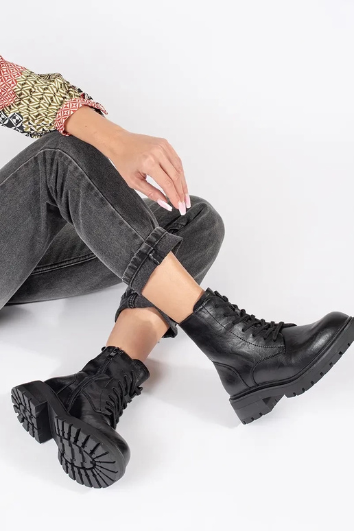 Chaussures à plateforme en cuir noir...