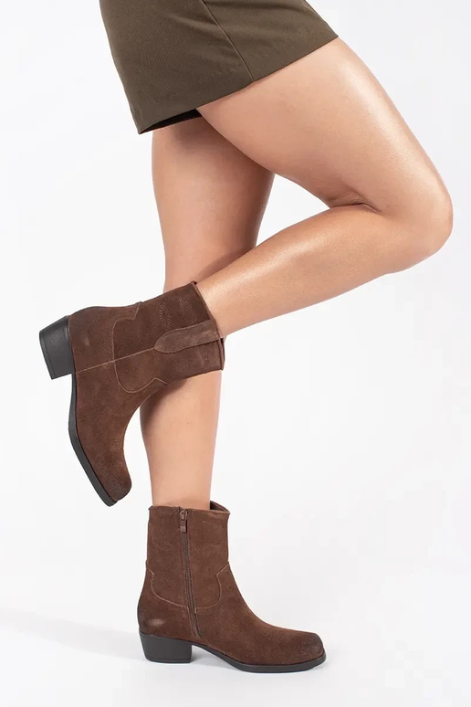 Bottes de cow-boy en cuir marron...