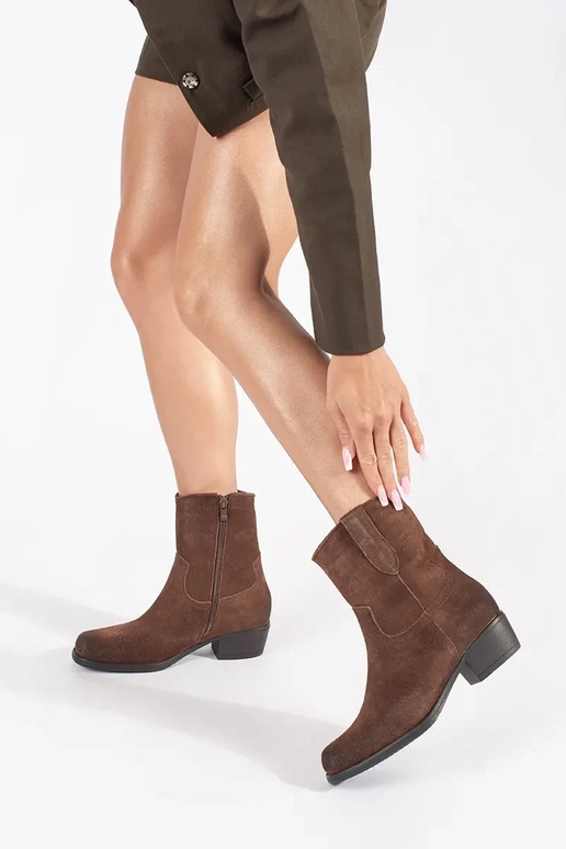 Bottes de cow-boy en cuir marron...