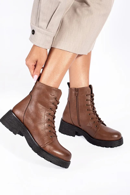 Chaussures marron à semelle épaisse... Chaussures marron à semelle épaisse...