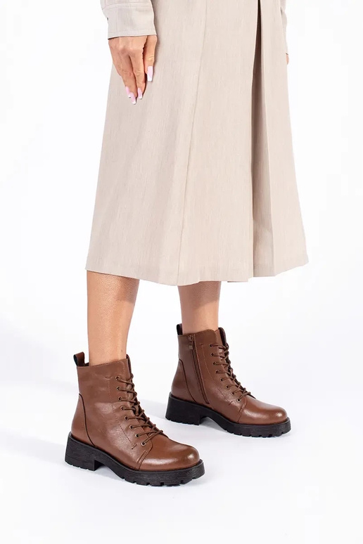 Chaussures marron à semelle épaisse... Chaussures marron à semelle épaisse...