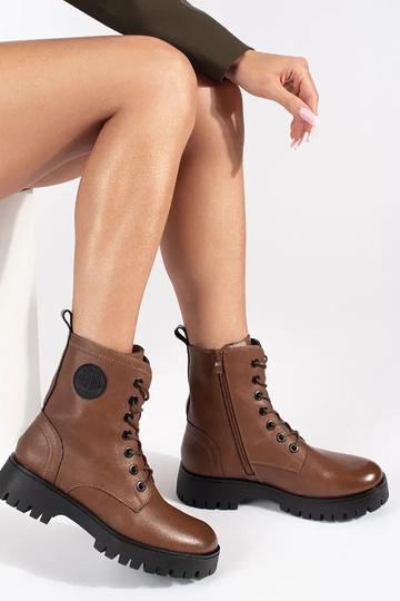 Bottes en cuir à lacets... 2