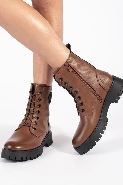 Bottes en cuir à lacets marron pour... Bottes en cuir à lacets marron pour...