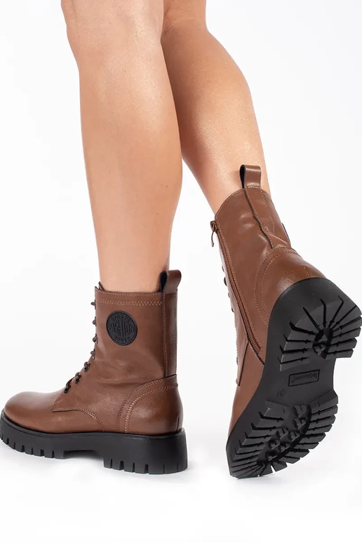 Bottes en cuir à lacets marron pour... Bottes en cuir à lacets marron pour...