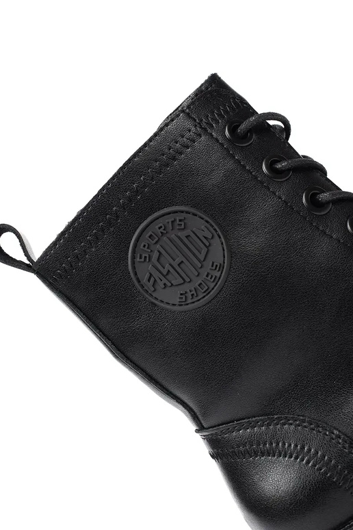 Chaussures plateforme à lacets noires... Chaussures plateforme à lacets noires...