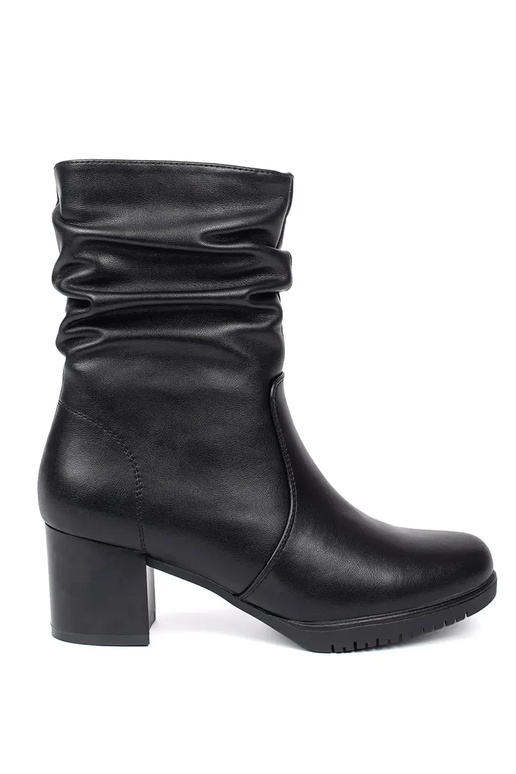 Chaussures pour femmes en cuir noir à... Chaussures pour femmes en cuir noir à...