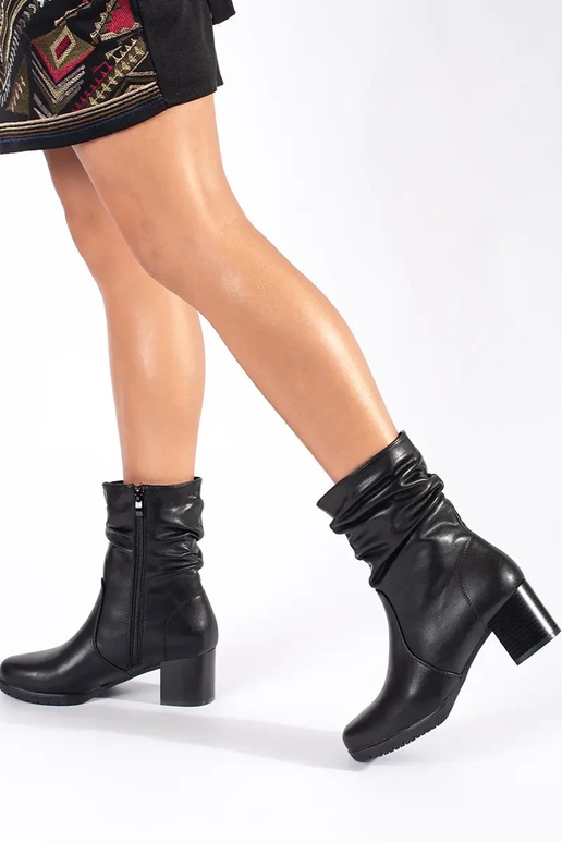 Chaussures pour femmes en cuir noir à... Chaussures pour femmes en cuir noir à...