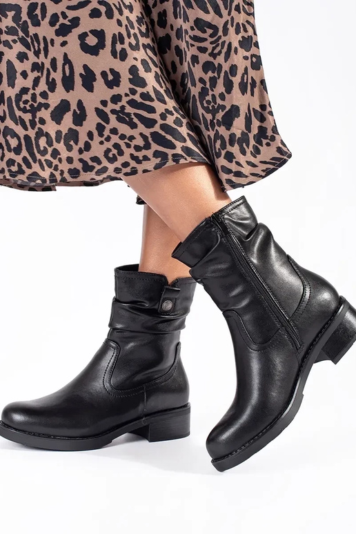 chaussures femme isolées en cuir noir... chaussures femme isolées en cuir noir...