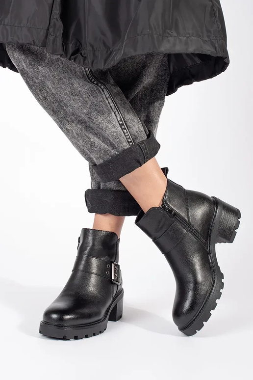 Chaussures pour femmes en cuir noir... Chaussures pour femmes en cuir noir...