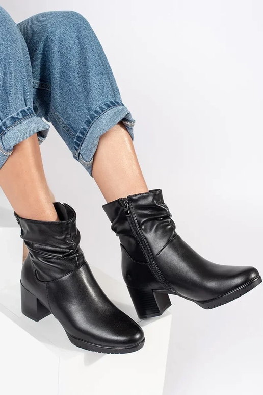 bottes à talons en cuir noir pour... bottes à talons en cuir noir pour...