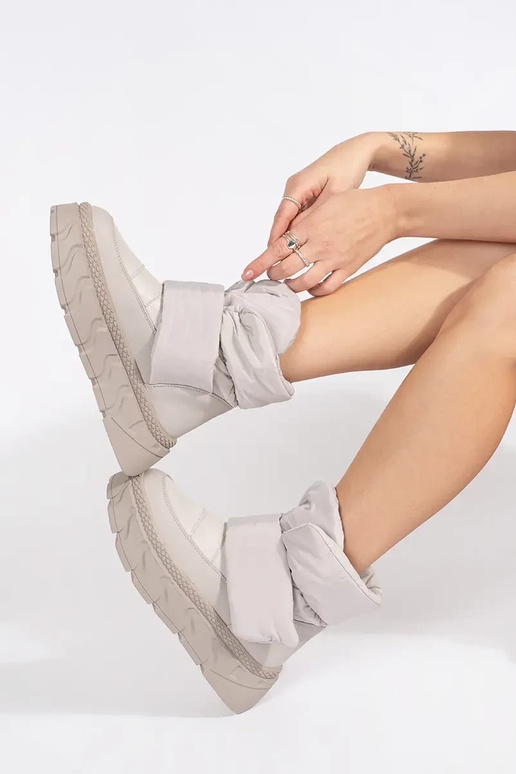 couleur grise isoler Bottes de neige... couleur grise isoler Bottes de neige...