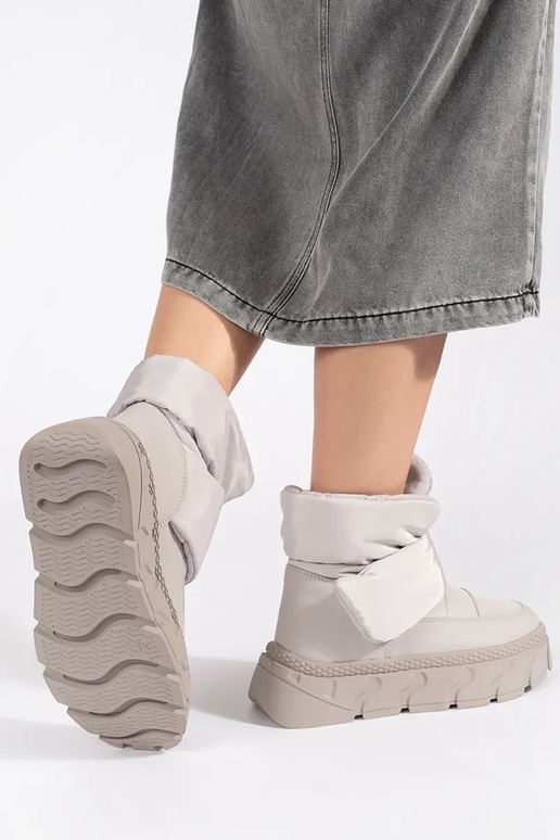 couleur grise isoler Bottes de neige... couleur grise isoler Bottes de neige...