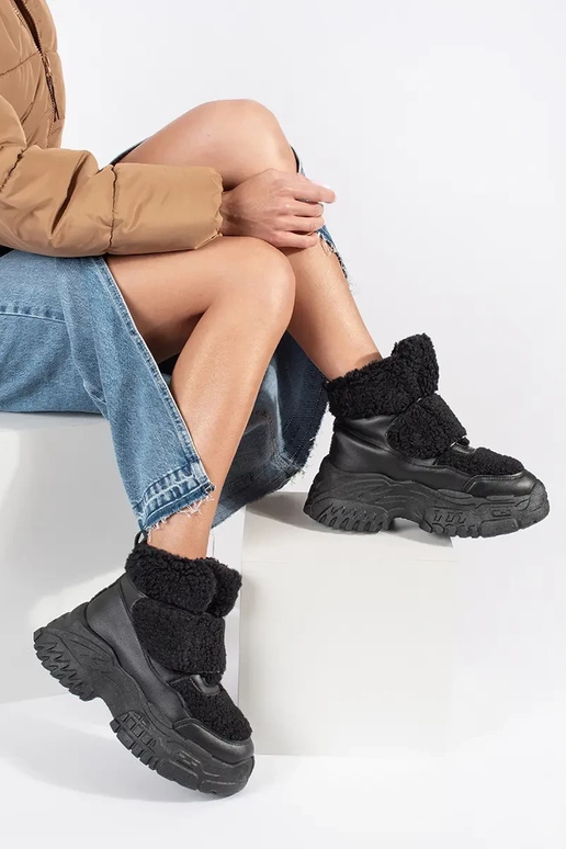 Bottes de neige noires à plateforme... Bottes de neige noires à plateforme...