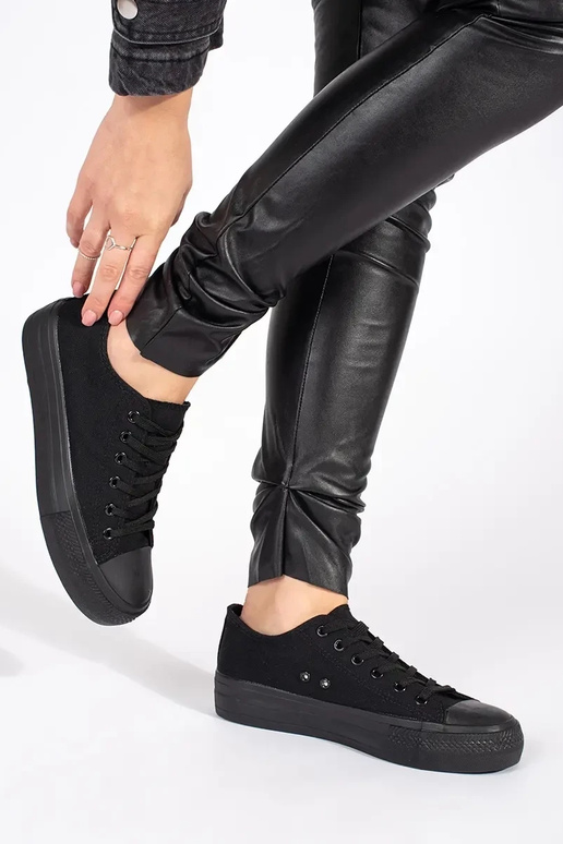 couleur noire un classique Chaussures... couleur noire un classique Chaussures...