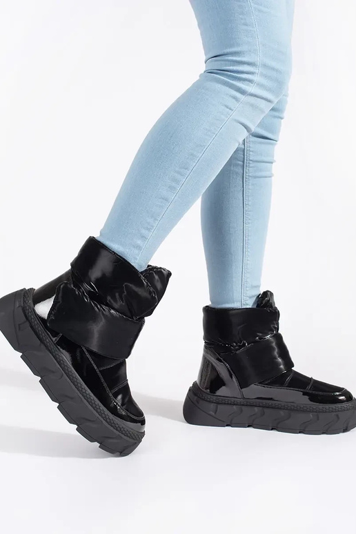 couleur noire isoler Bottes de neige... couleur noire isoler Bottes de neige...