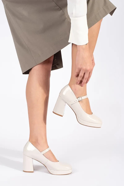 Bottines à talon avec boucle pour...