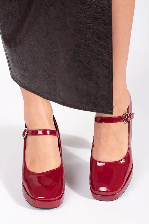 Baskets à talons vernies rouges avec...