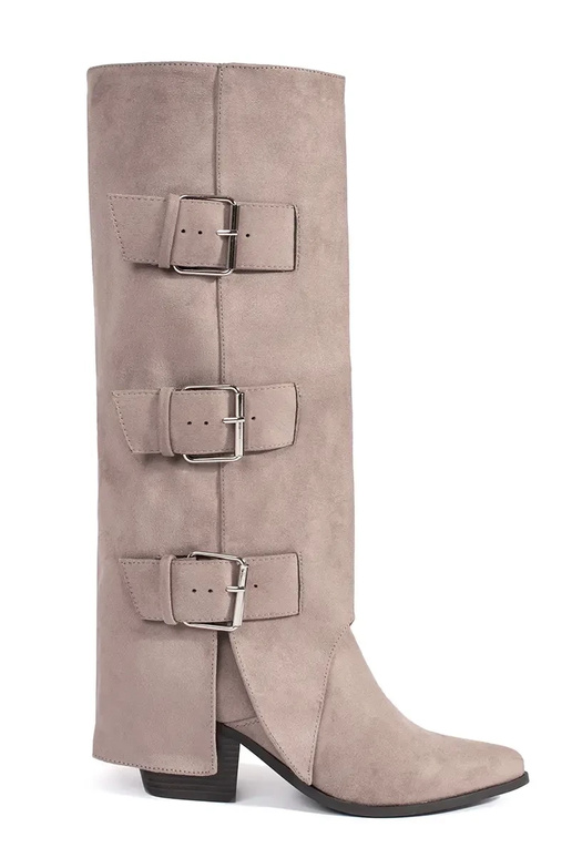 beige en daim bottes sur le talon... beige en daim bottes sur le talon...