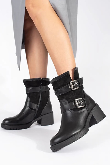 Chaussures noires à boucles... 2