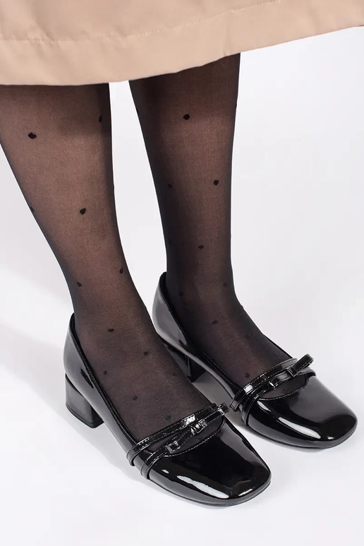 couleur noire laqué talons hauts sur...