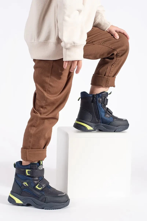 bleu foncé isoler trzeÀiki de garçon bleu foncé isoler trzeÀiki de garçon