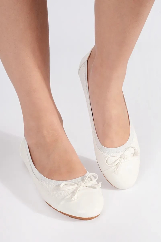 couleur blanche laqué ballerines avec...