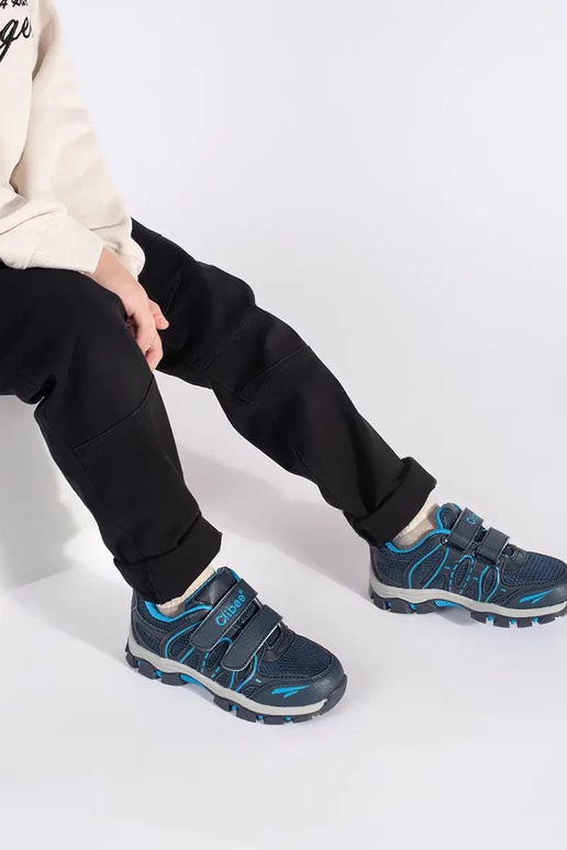 bleu foncé de garçon chaussures de...