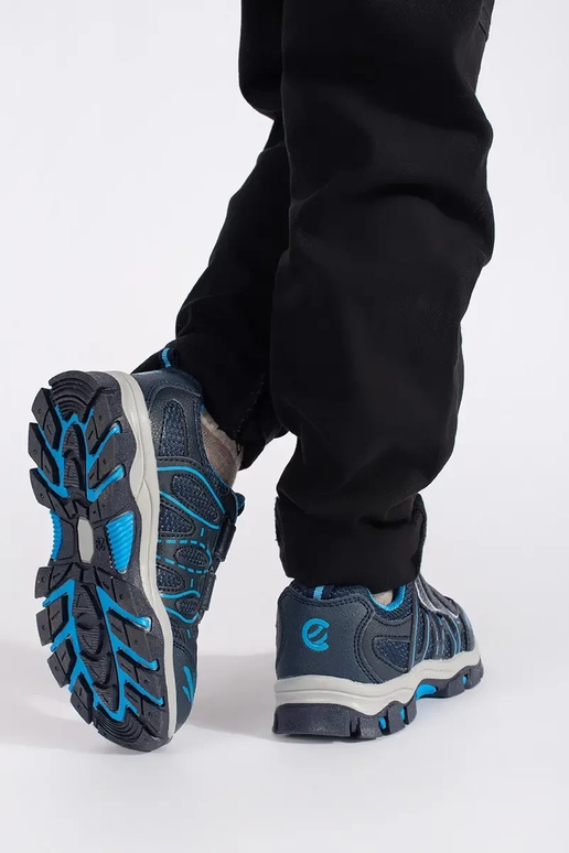 bleu foncé de garçon chaussures de...