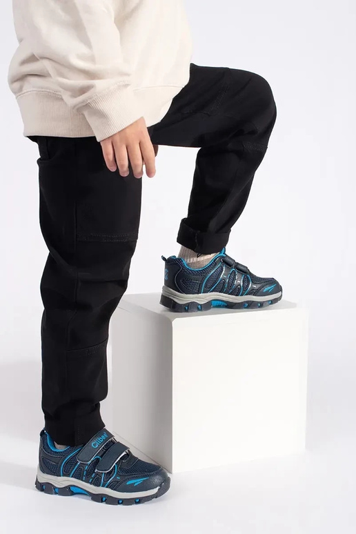 bleu foncé de garçon chaussures de...