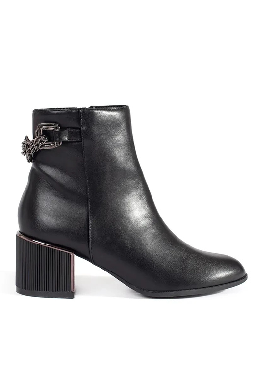 Chaussures pour femmes noires sur un...