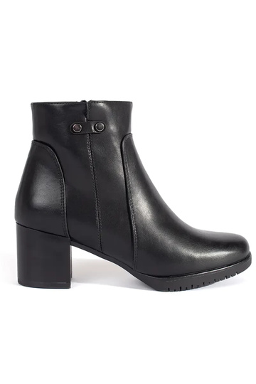 Bottes noires à talons...