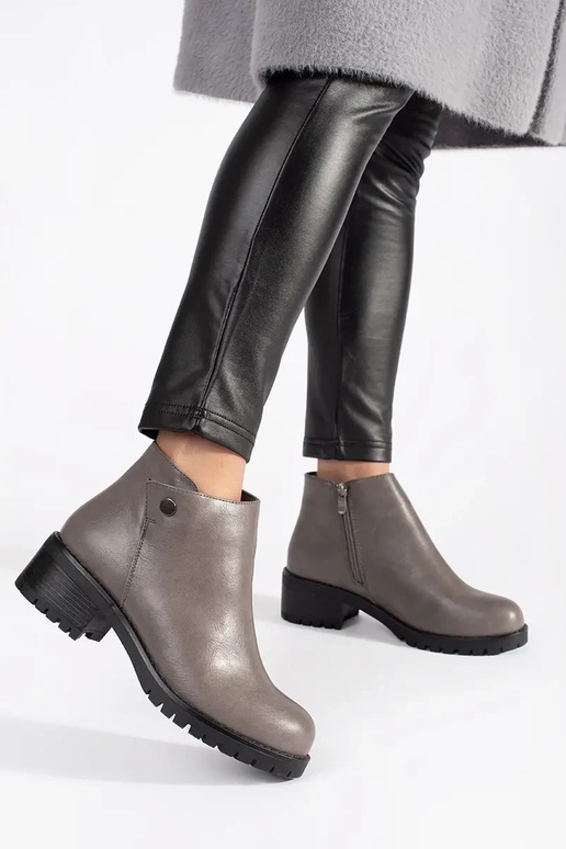 Chaussures grises en simili cuir