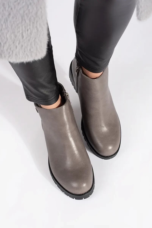 Chaussures grises en simili cuir