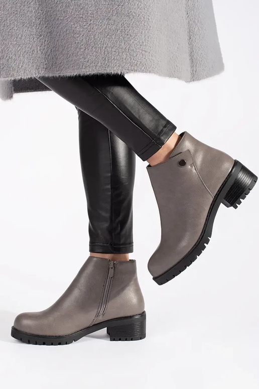 Chaussures grises en simili cuir