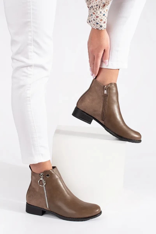 Bottes plates couleur marron avec boucle