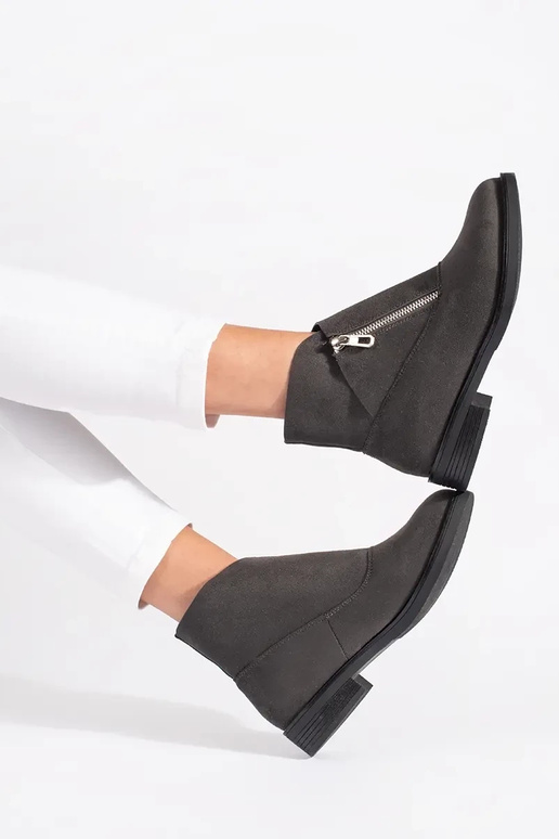 Bottes plates grises avec boucle Bottes plates grises avec boucle