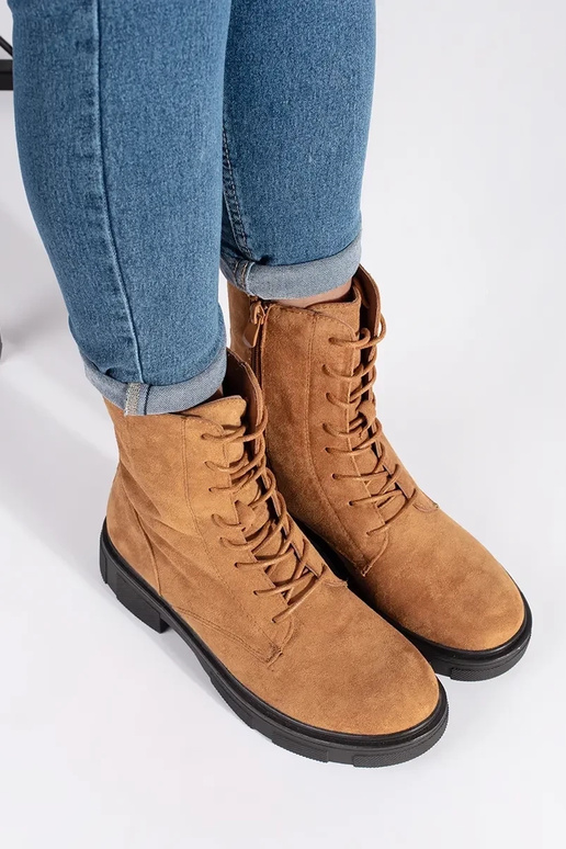 Bottes couleur marron bottines isolées Bottes couleur marron bottines isolées