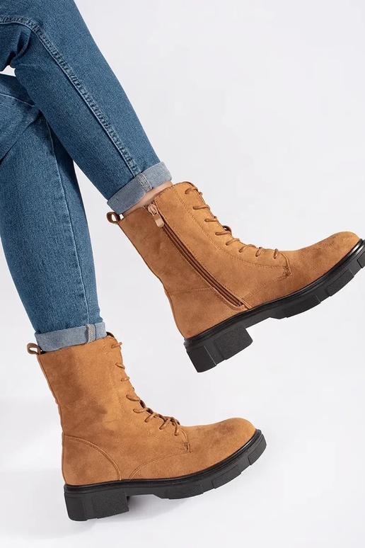 Bottes couleur marron bottines isolées Bottes couleur marron bottines isolées