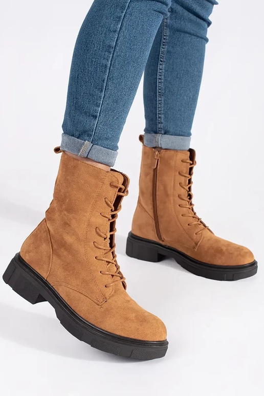 Bottes couleur marron bottines isolées Bottes couleur marron bottines isolées