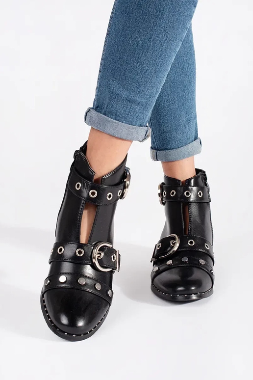 Chaussures couleur noire avec... Chaussures couleur noire avec...