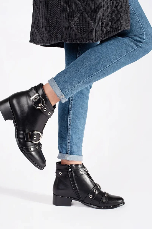 Chaussures couleur noire avec... Chaussures couleur noire avec...