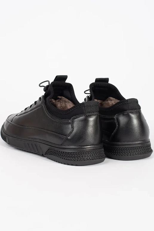 couleur noire chaussures de sport...