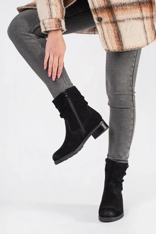 Bottines Noires En Cuir Avec Tige... Bottines Noires En Cuir Avec Tige...