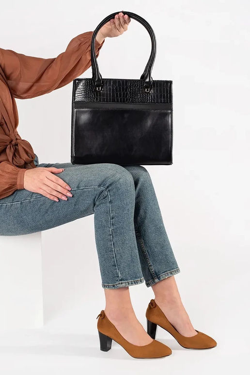 Sac à main noir de taille moyenne à...