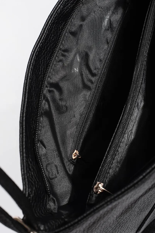 Sac noir avec boucles dorées