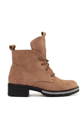 Chaussures de couleur sable...