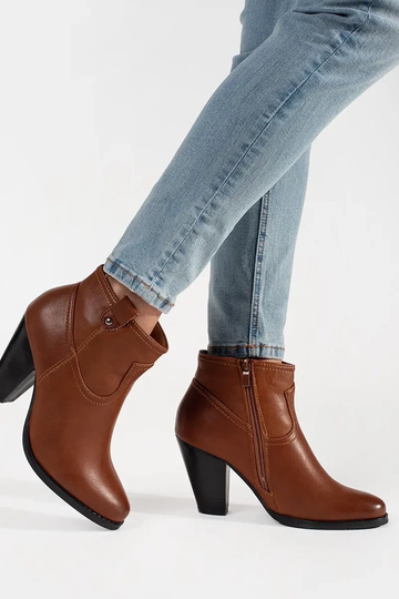 Chaussures marron à talons... 2